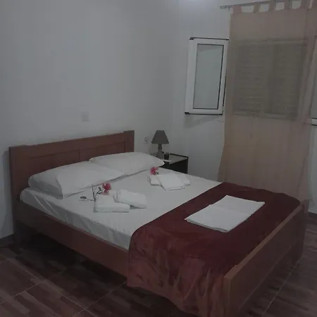 Sofia'S Rooms Himare Exterior photo