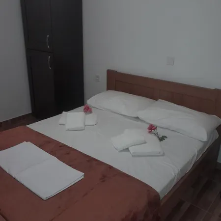 Sofia'S Rooms Himare Exterior photo
