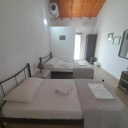 Sofia'S Rooms Himare Exterior photo